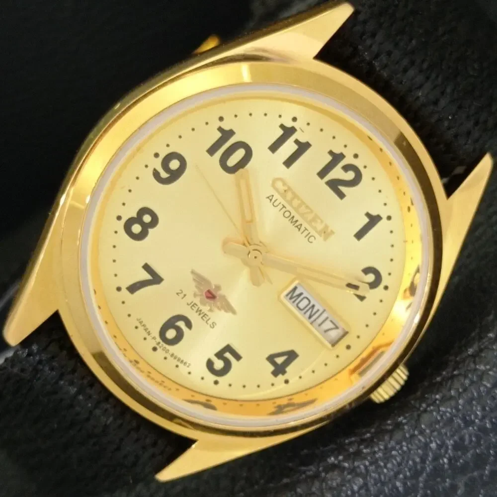 Vintage 1986 Citizen Automatic Mens Gold Watch W/daydate & Black accents